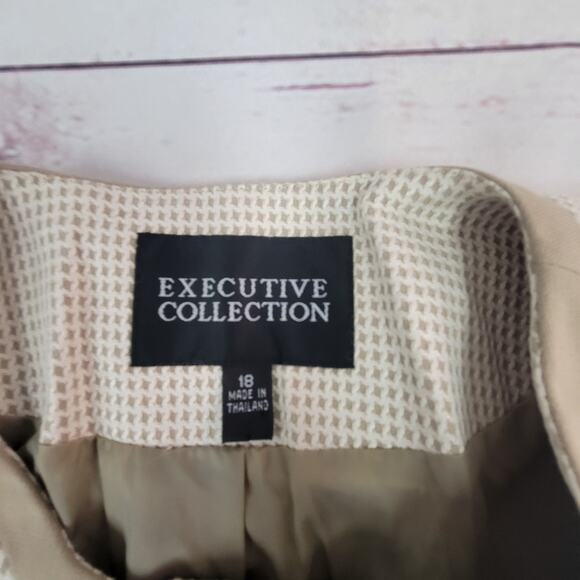 Executive Collection Size 18 Tan Button up Blazer - Picture 5 of 7